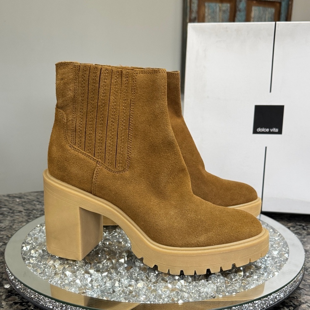 Dolce Vita Women's Tan Camel Suede waterproof platform Ankle Boots NEW 9.5